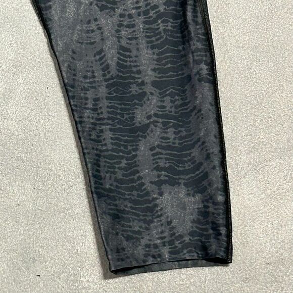 Under Armour Leggings Womens Medium Capri HeatGear Black Grey Yoga‎ Pilates - Picture 5 of 14